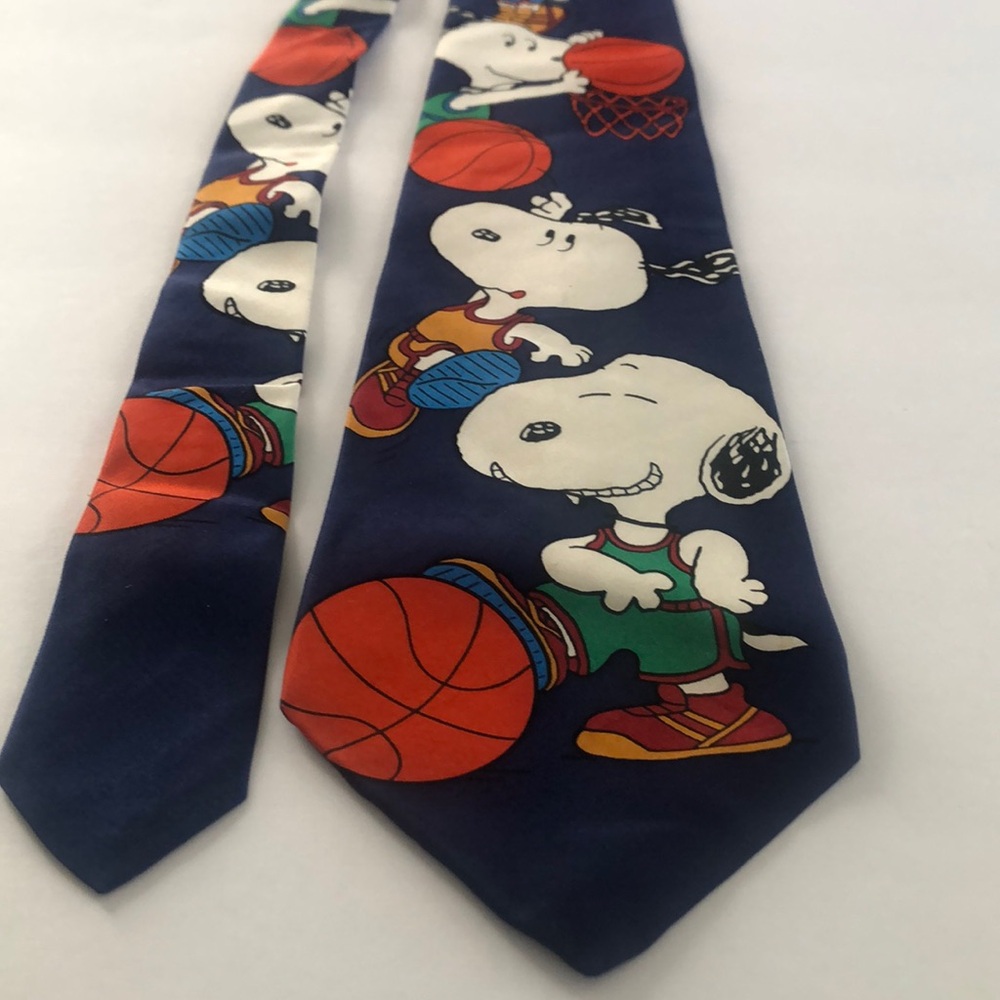 Snoopy silk tie 1957 United feature syndicate inc
